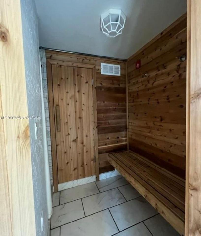 SANTA MONICA CONDOMINIUM - Residential Lease