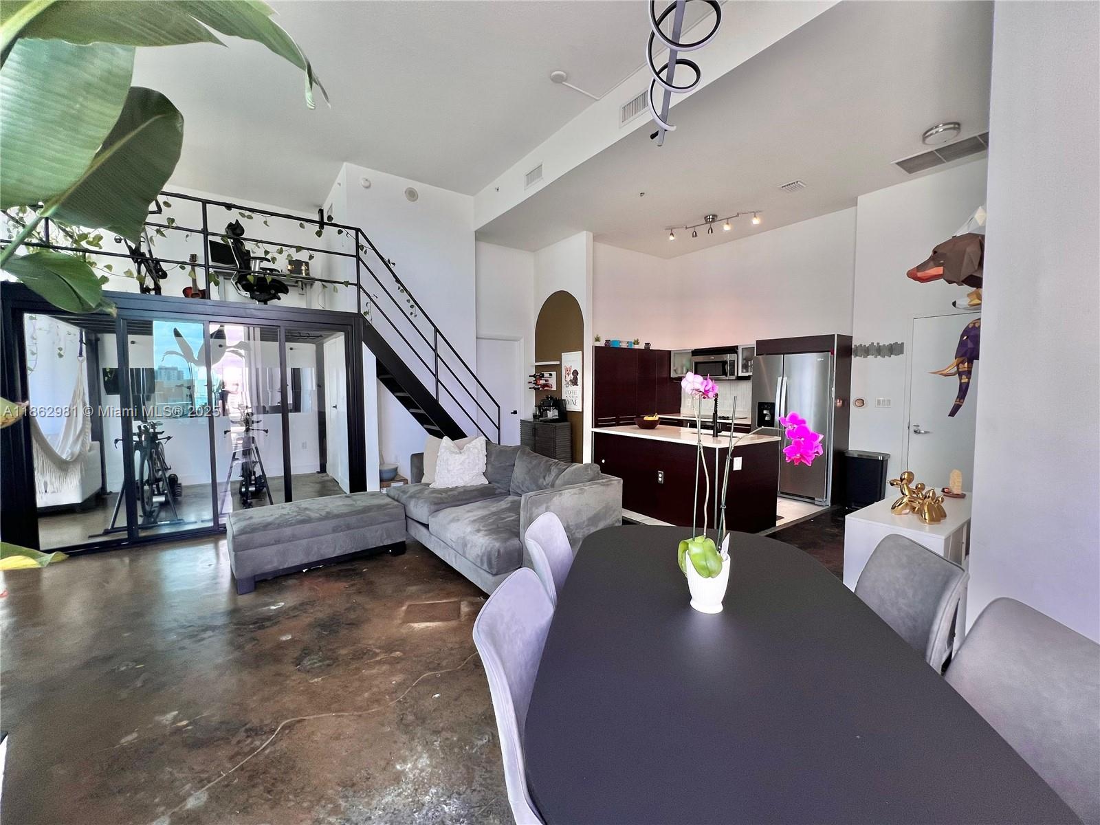 1900 N Bayshore Dr 909