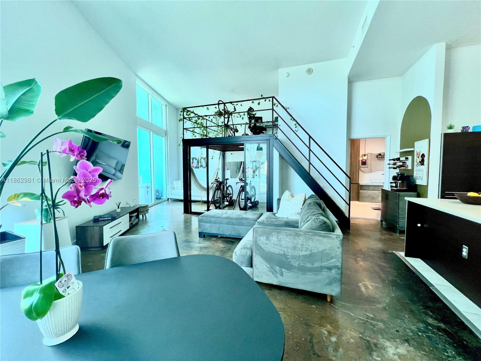 1900 N Bayshore Dr 909