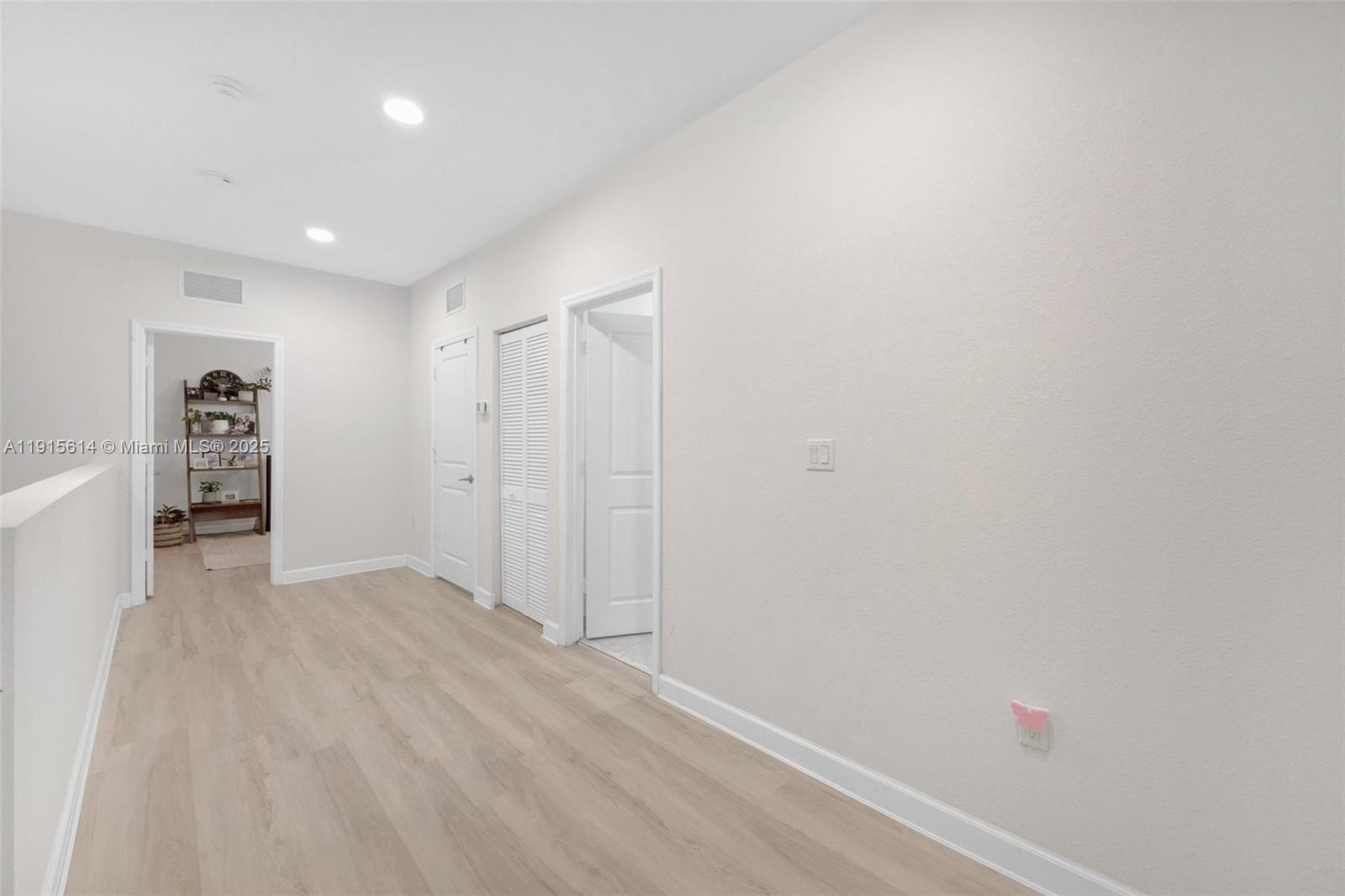 S ALLAPATTAH GARDENS - Residential