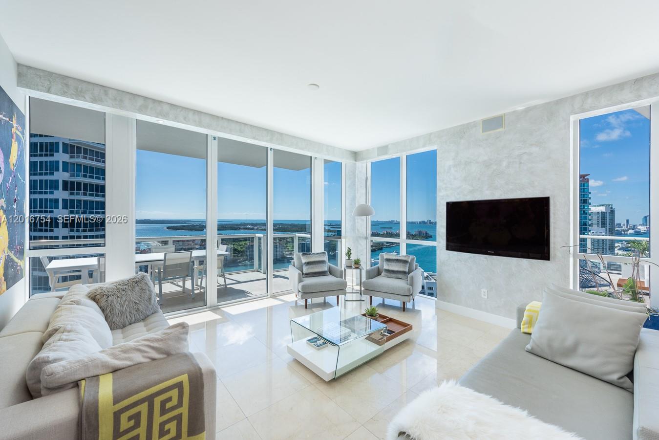 50 S Pointe Dr 3302