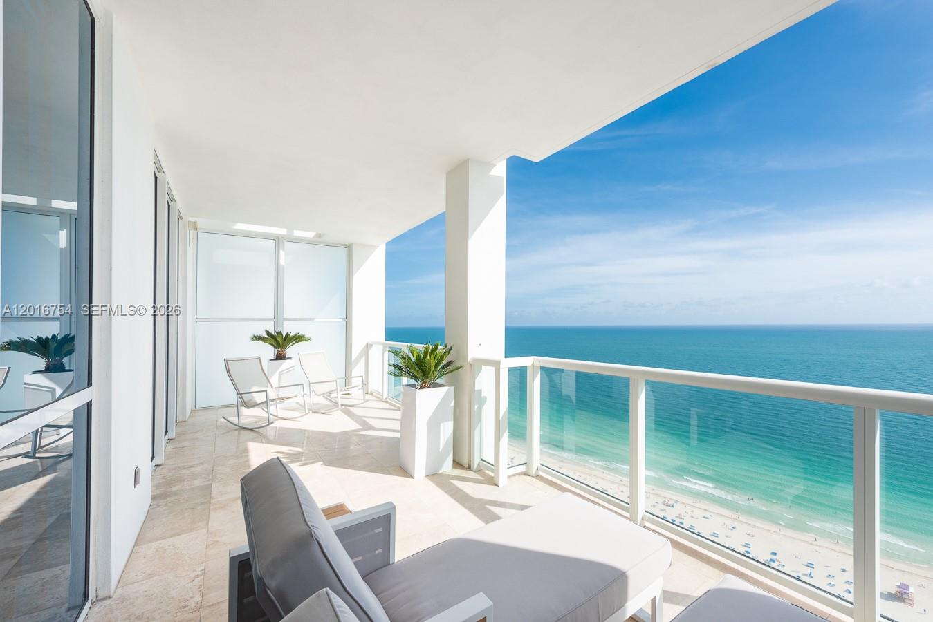 50 S Pointe Dr 3302