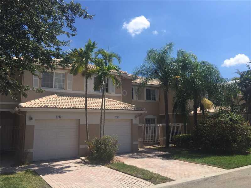 Beautiful bi-level townhouse situated in an exclusive community in Pembroke Pines with exceptional amenities. A gated complex with a state-of-the-art fitness center, 3 swimming pools, tennis and racketball courts, and much more. Warm family ambiance, supe rb rated schools. Conveniently located near major highways and shopping centers. It won't last!