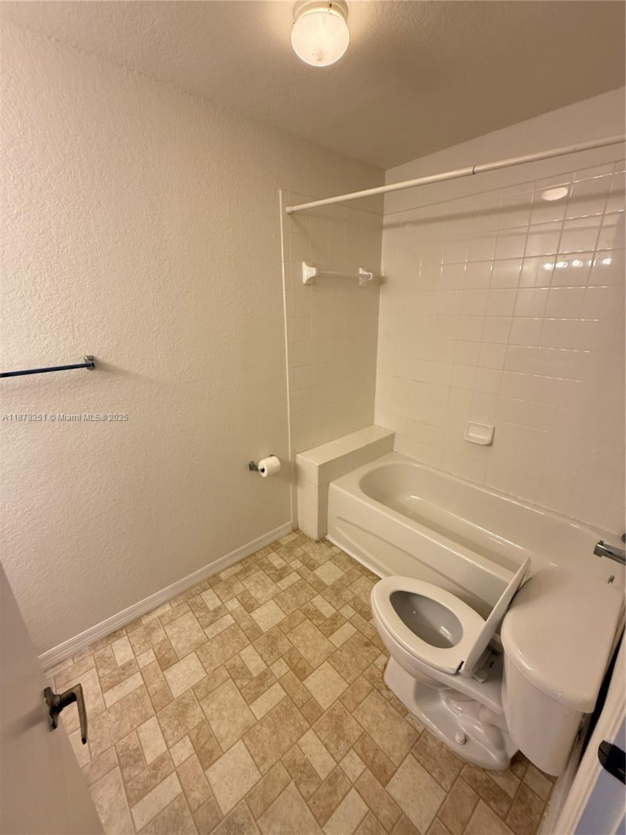 AQUA VISTA TOWNHOMES COND - Residential