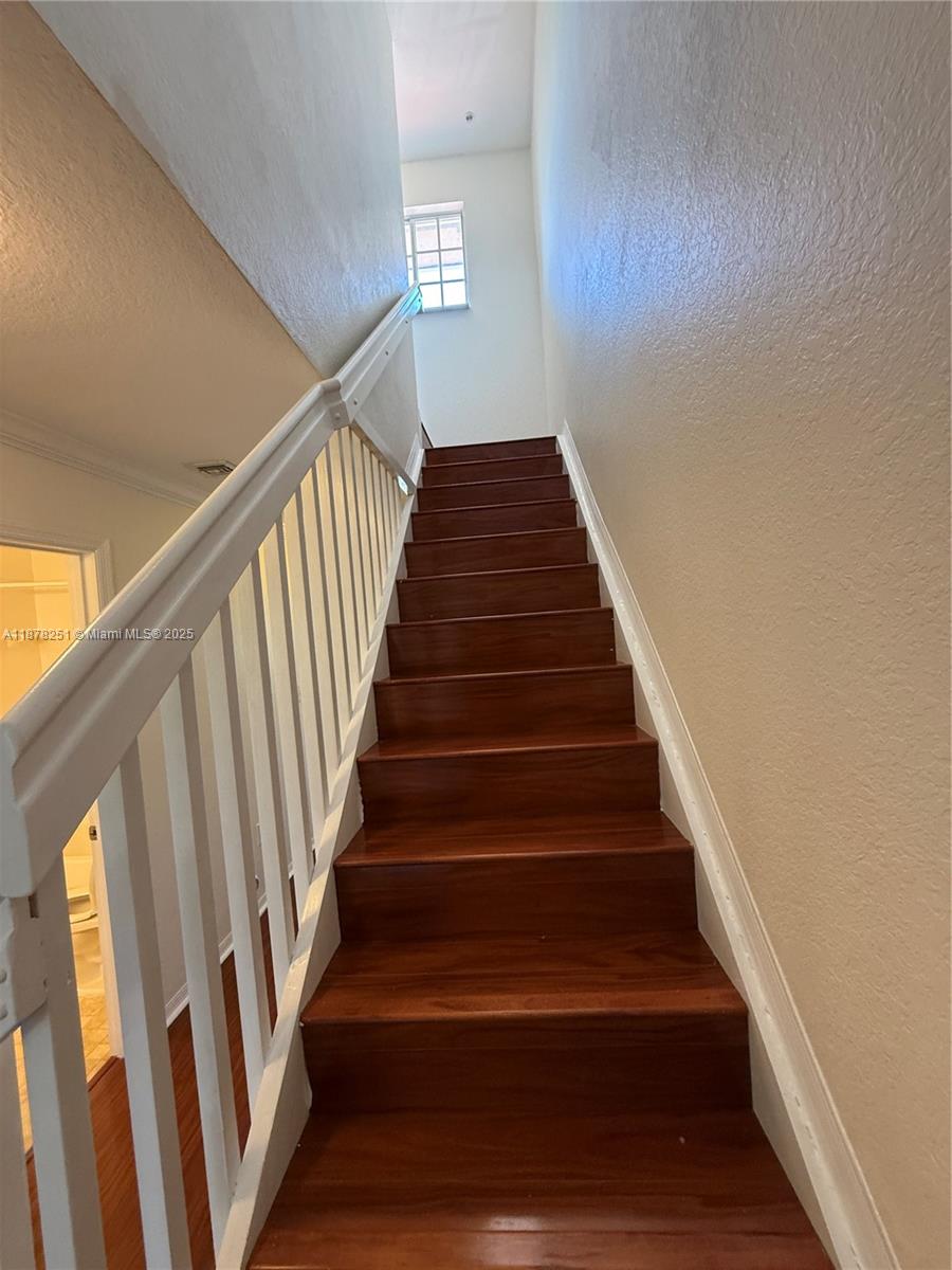 AQUA VISTA TOWNHOMES COND - Residential