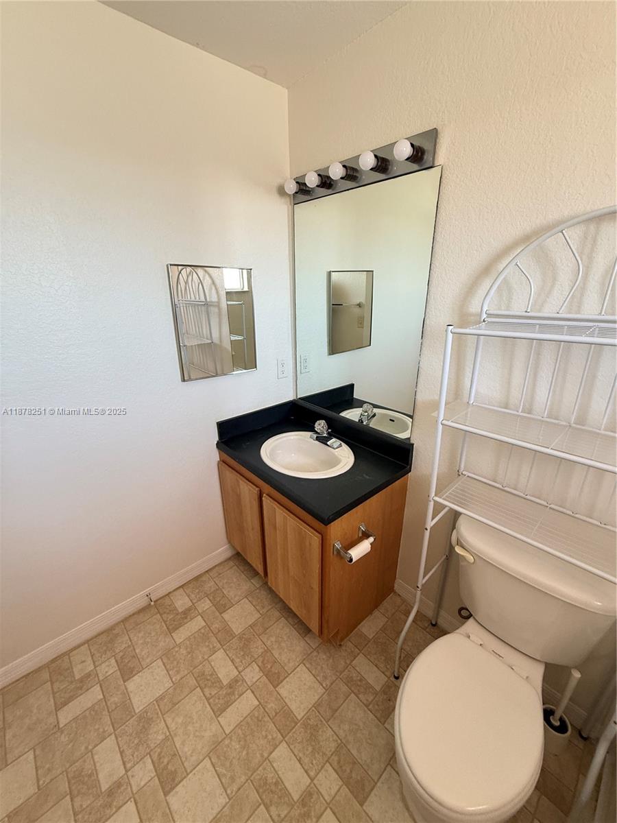 AQUA VISTA TOWNHOMES COND - Residential