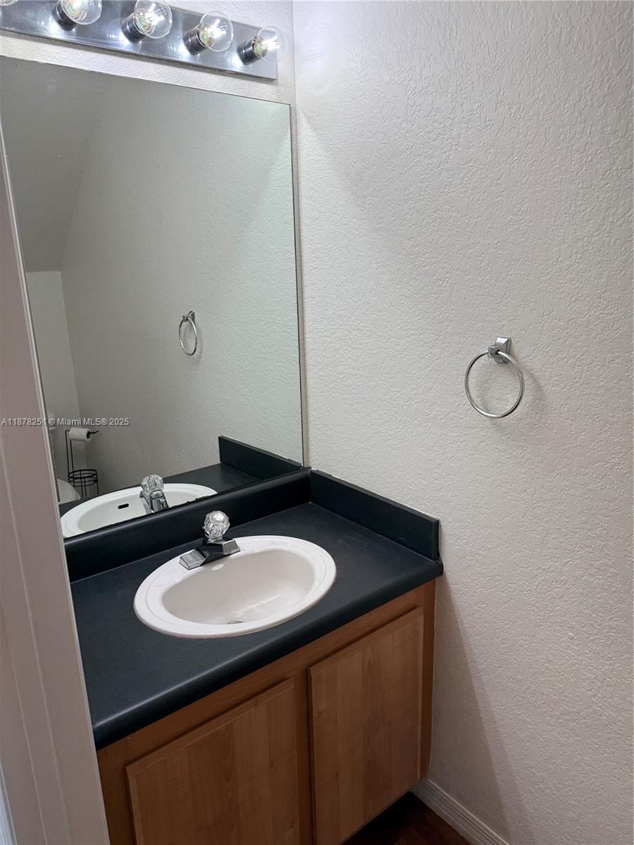 AQUA VISTA TOWNHOMES COND - Residential