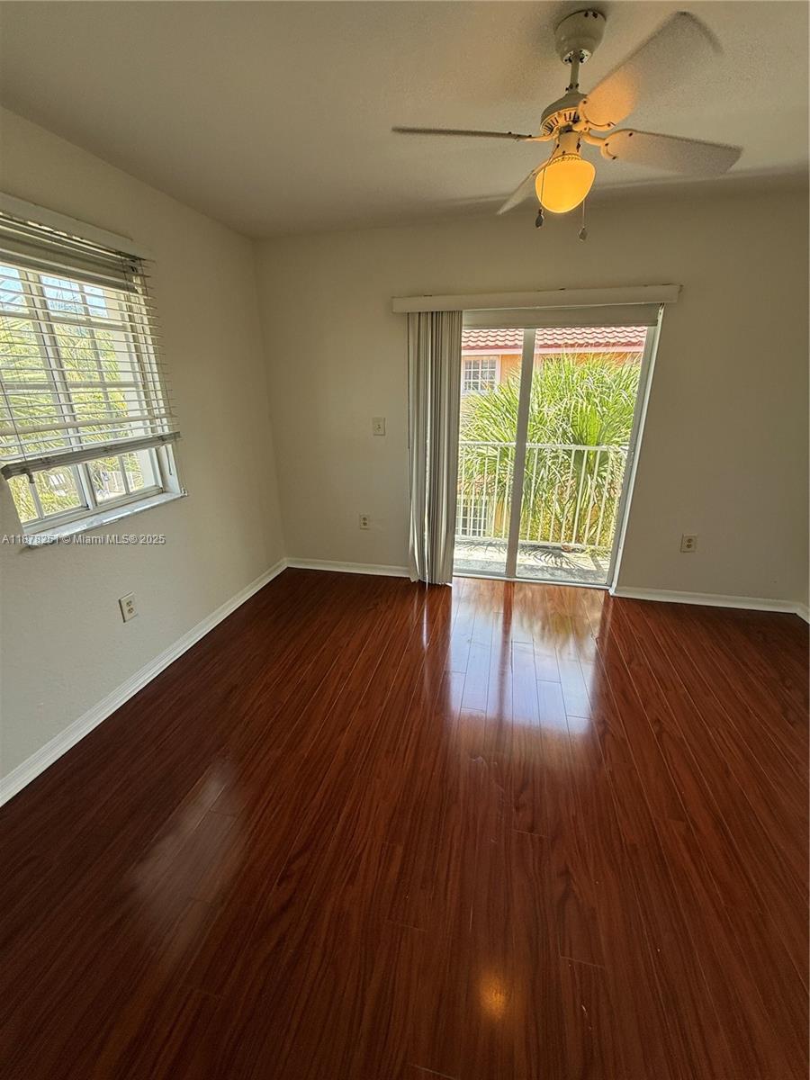 AQUA VISTA TOWNHOMES COND - Residential