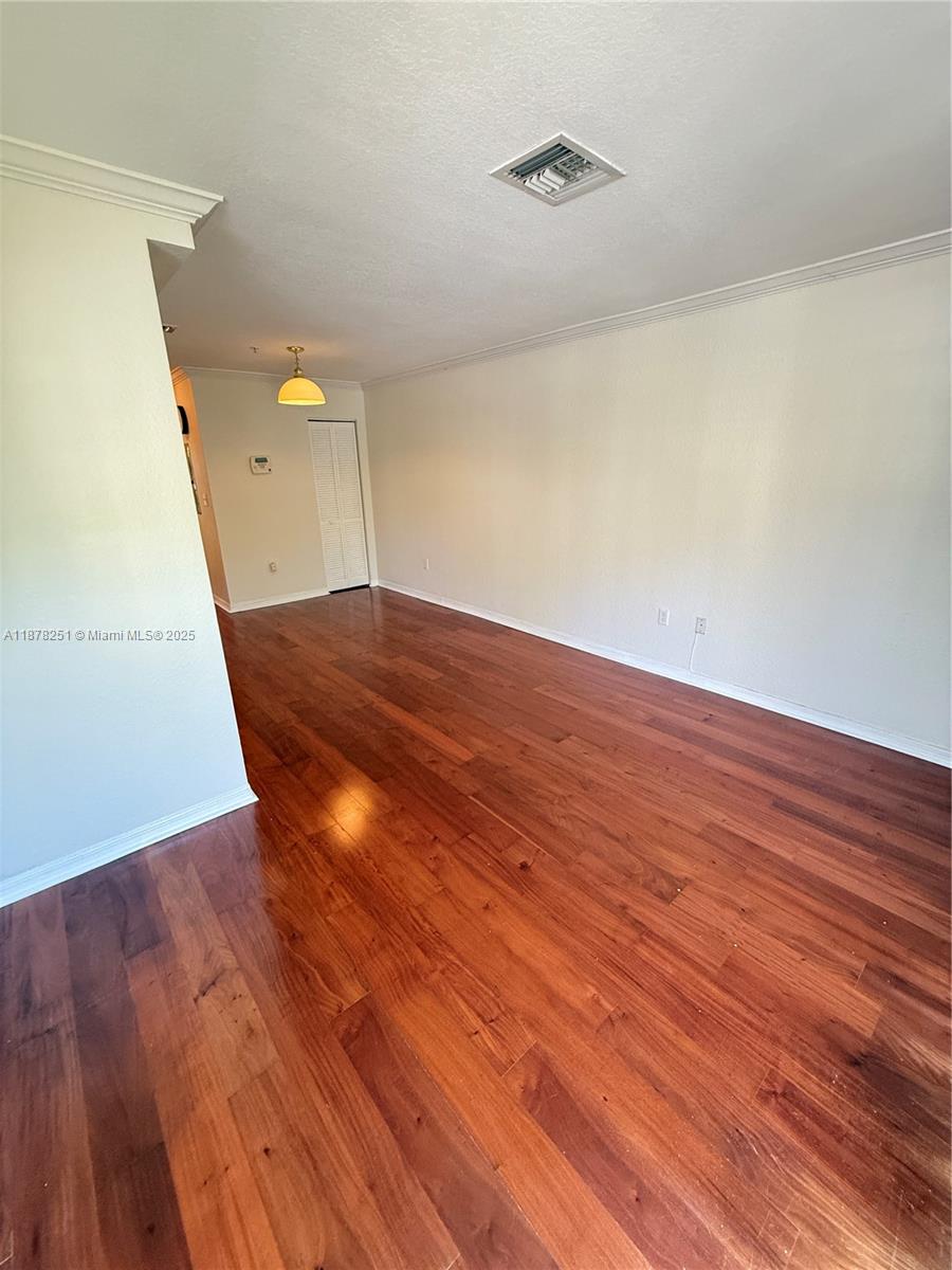 AQUA VISTA TOWNHOMES COND - Residential