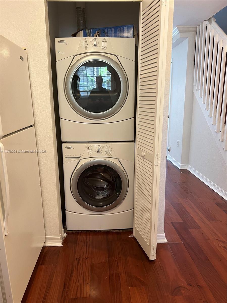 AQUA VISTA TOWNHOMES COND - Residential