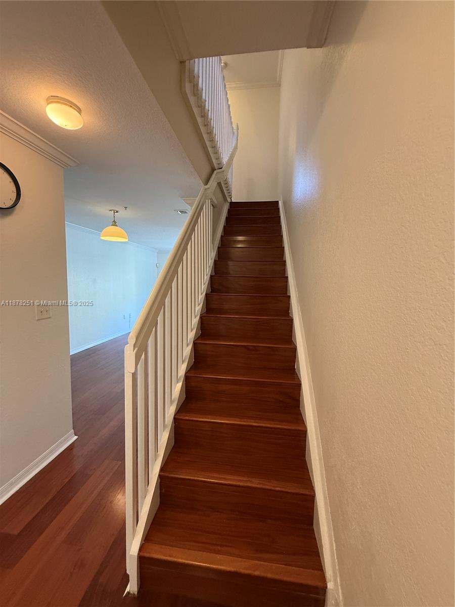 AQUA VISTA TOWNHOMES COND - Residential