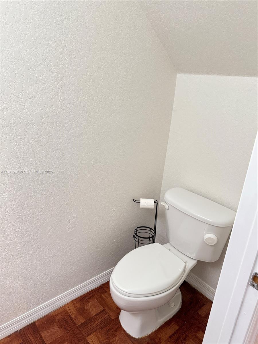 AQUA VISTA TOWNHOMES COND - Residential