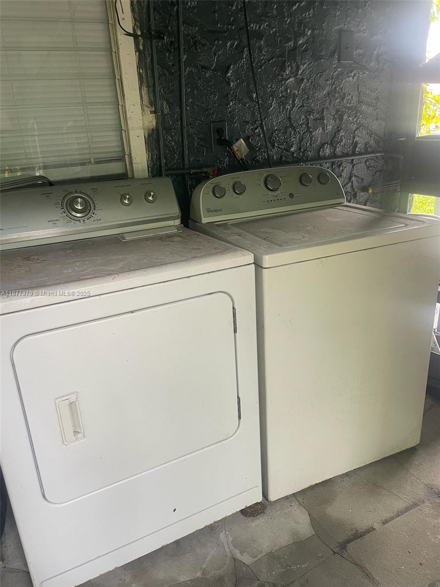 OAKLAND PARK SECOND ADD - Residential Income