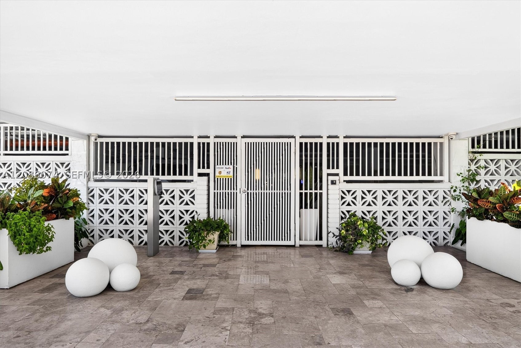 Properties 3 401 Ocean Dr 518