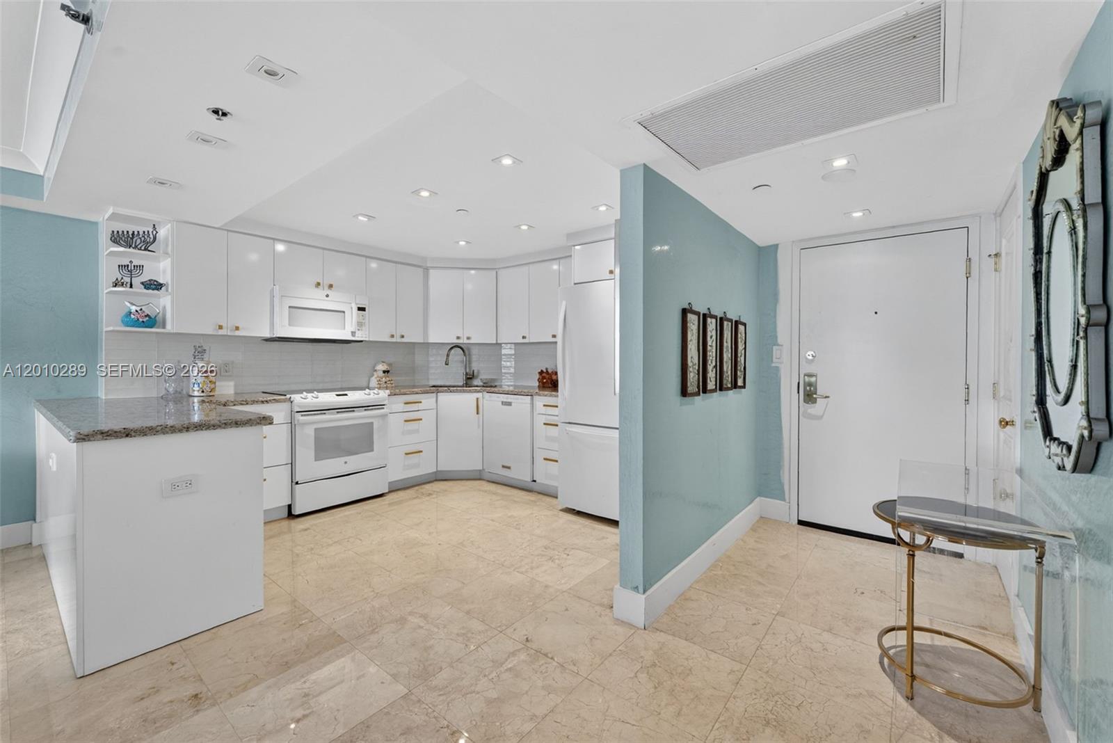 5225 Collins Ave 1519