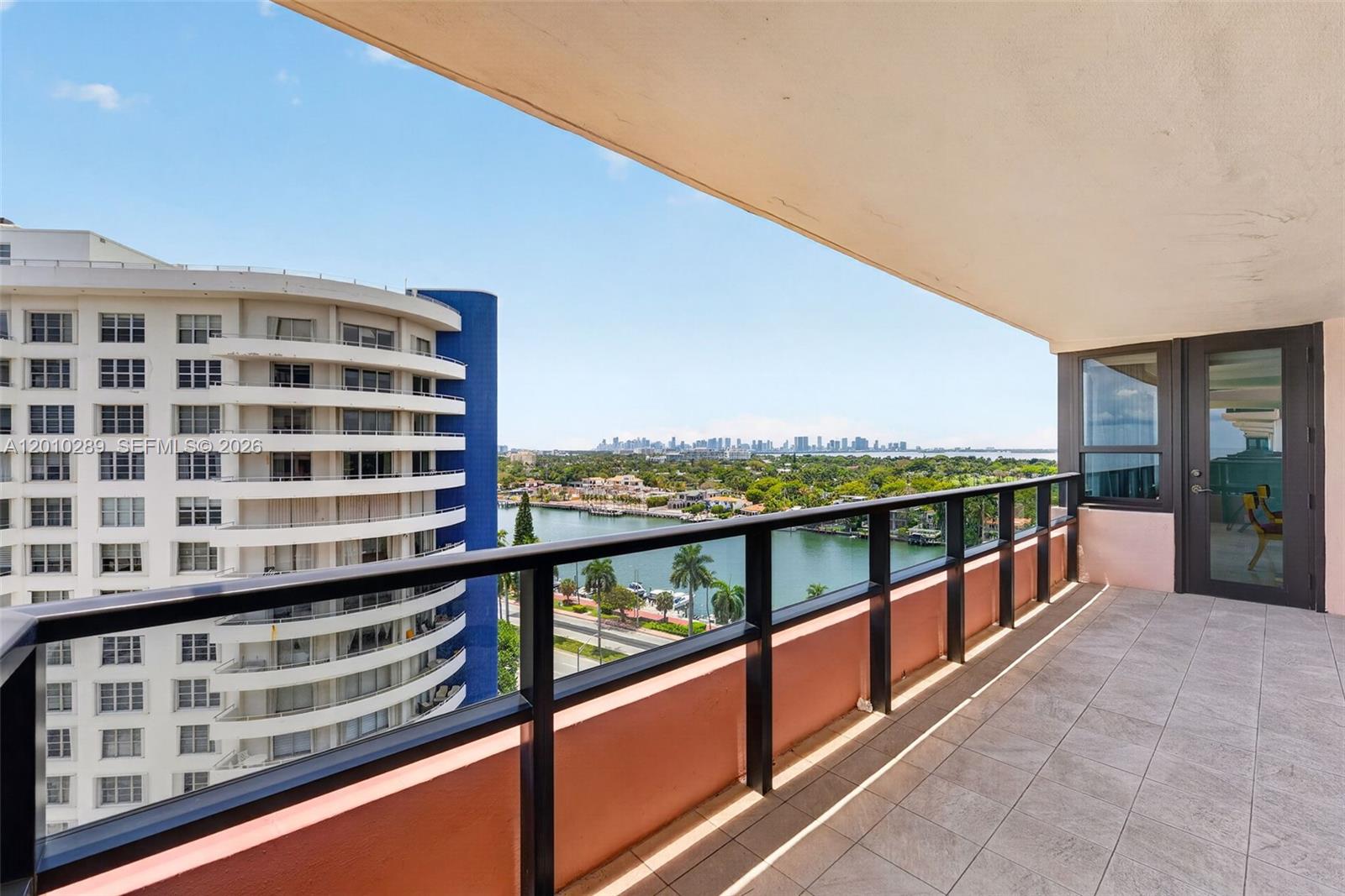 5225 Collins Ave 1519
