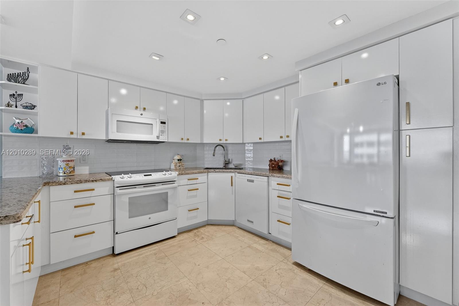 5225 Collins Ave 1519
