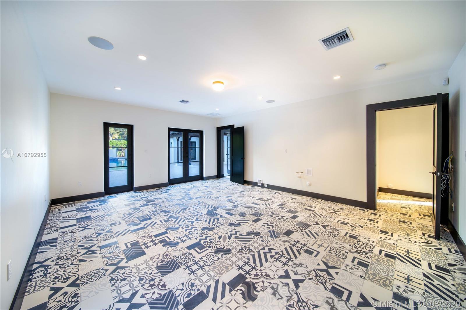 CORAL GABLES COUNTRY CLUB - Residential