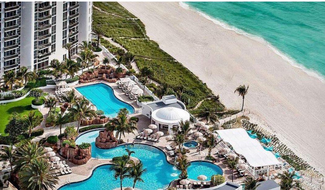 TRUMP ROYALE - Residential