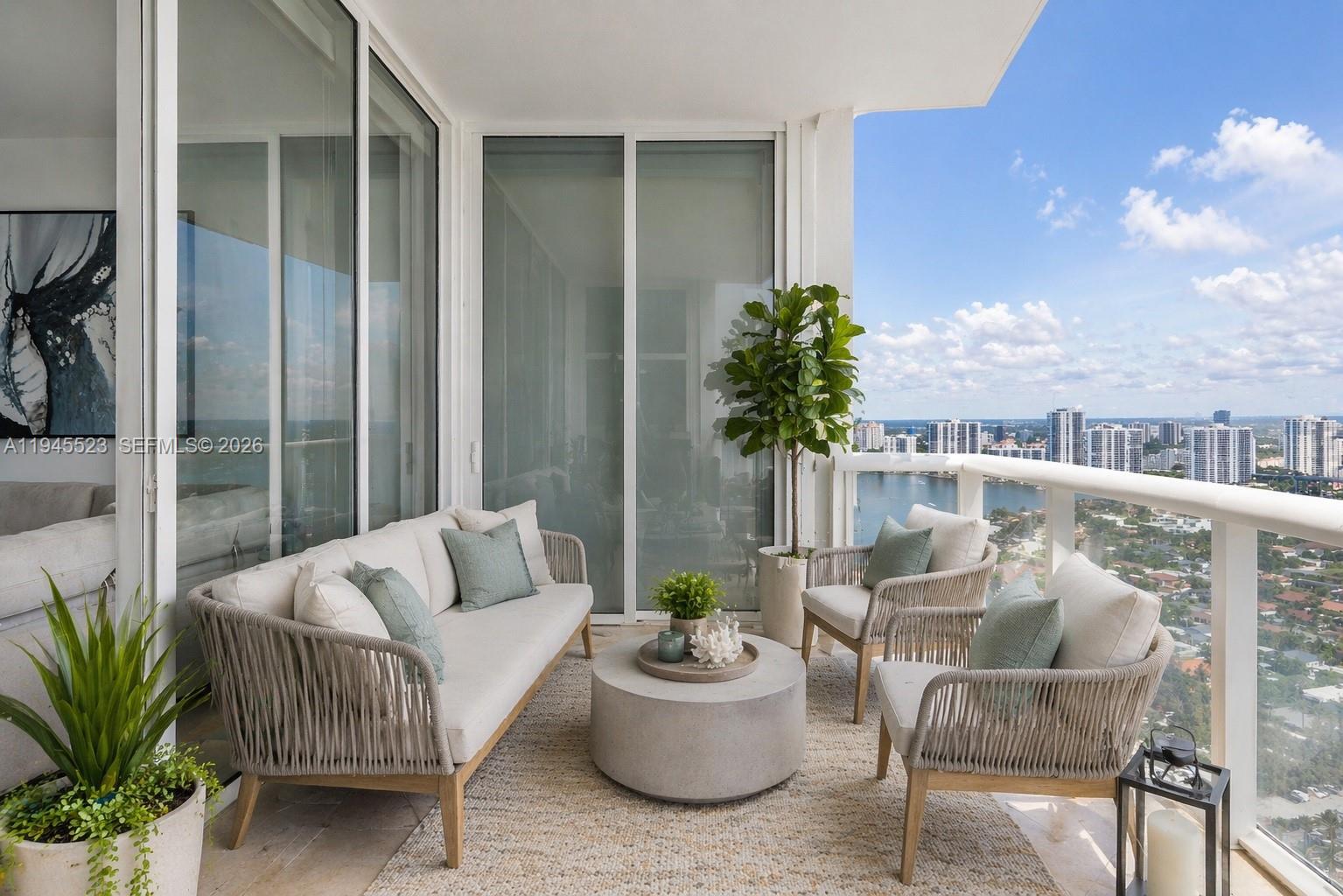 TRUMP ROYALE - Residential