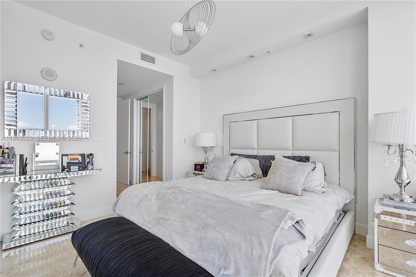 TRUMP ROYALE - Residential