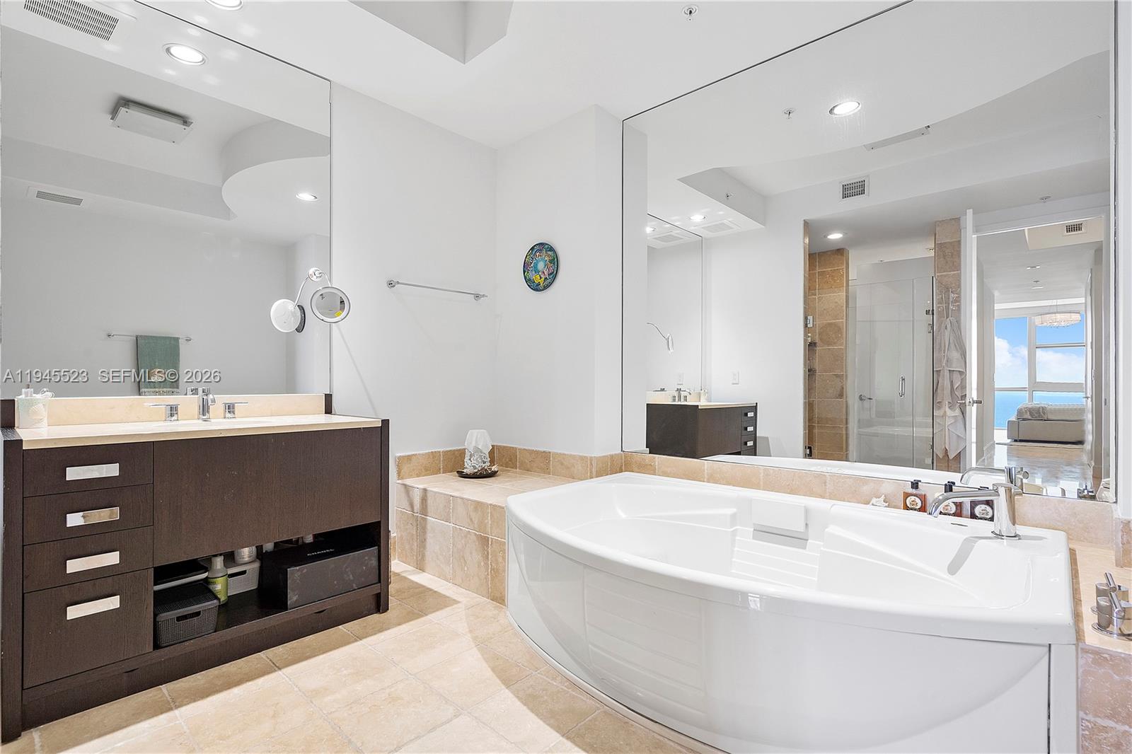 TRUMP ROYALE - Residential