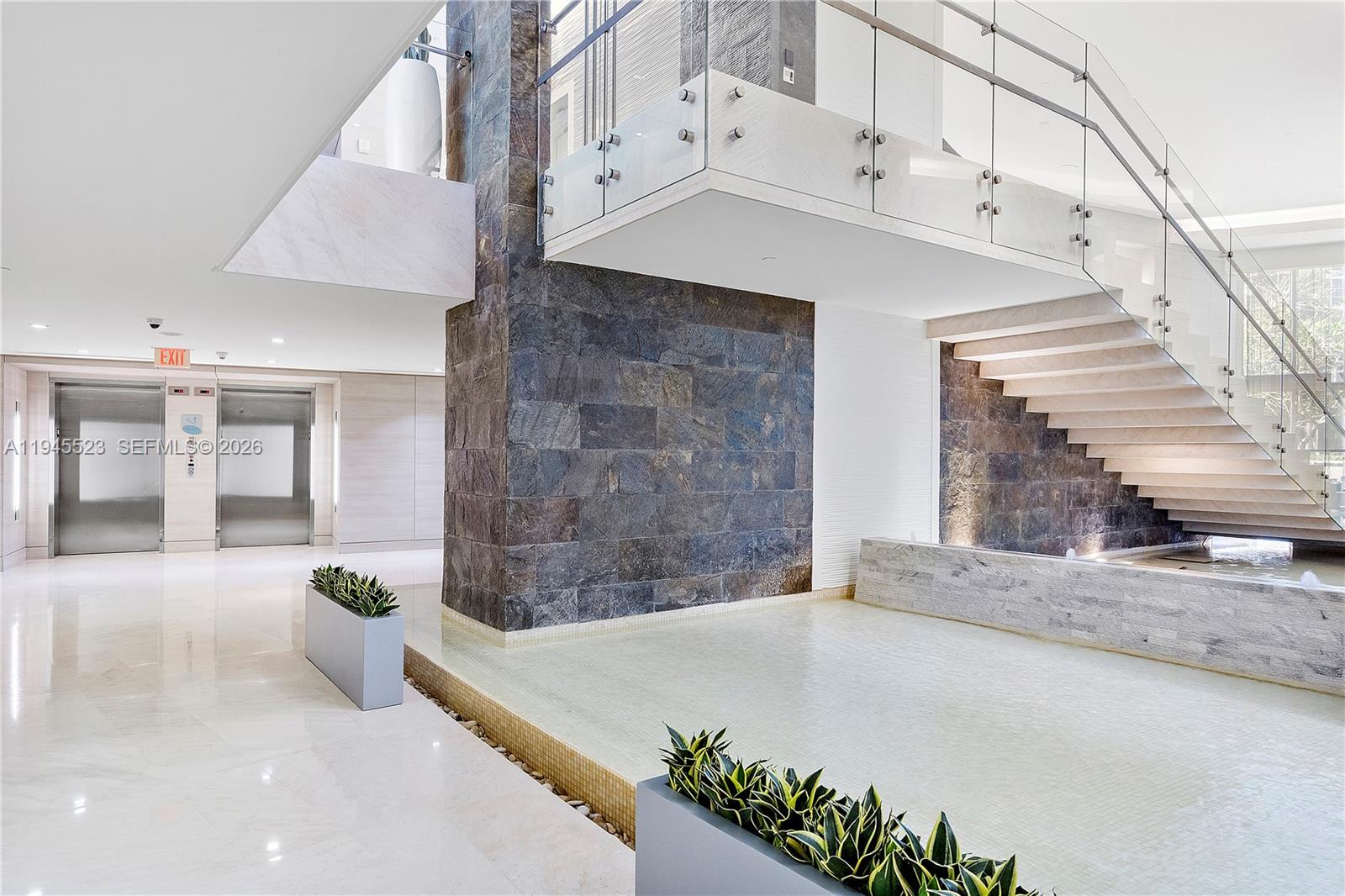 TRUMP ROYALE - Residential