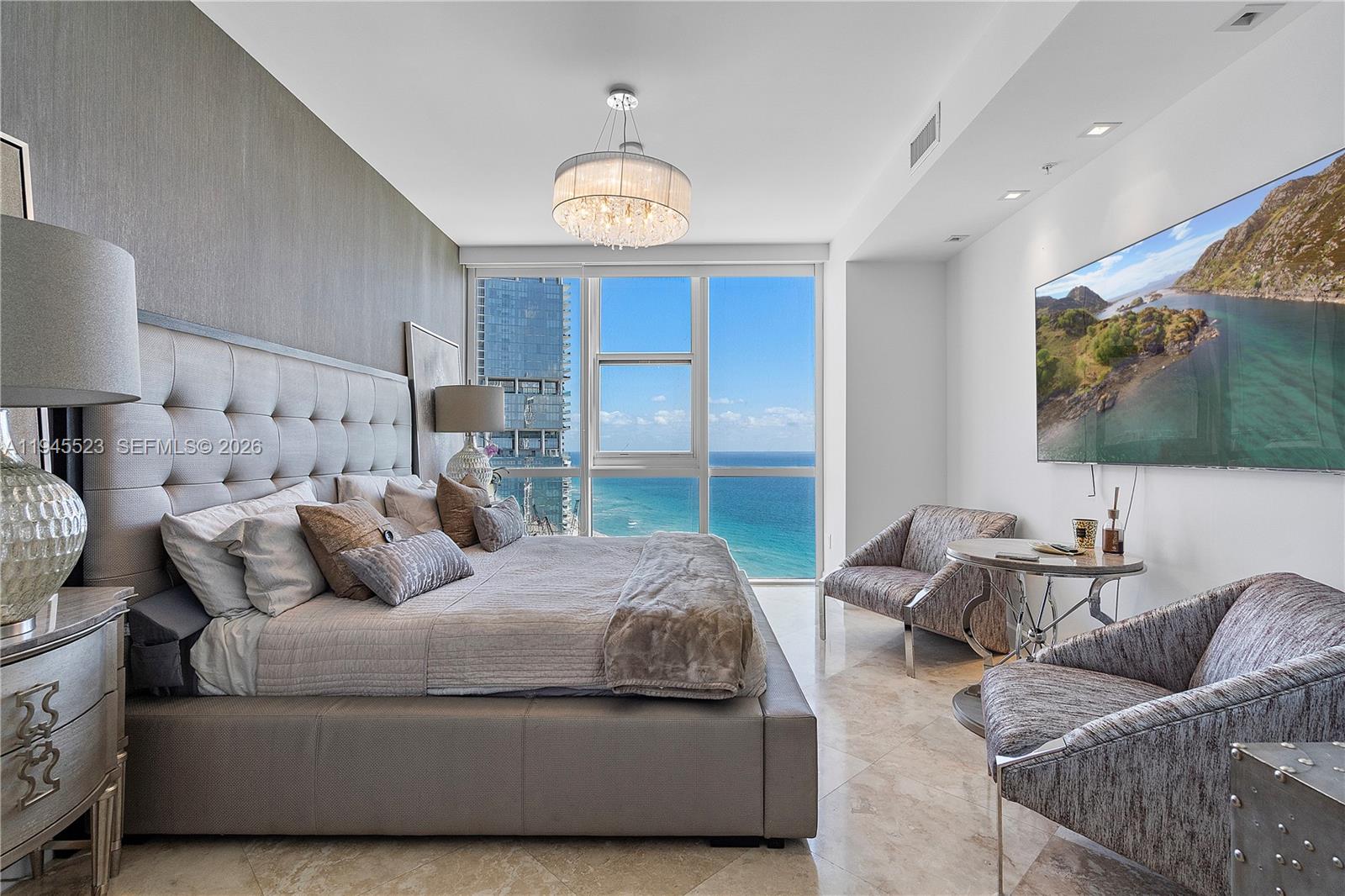 TRUMP ROYALE - Residential