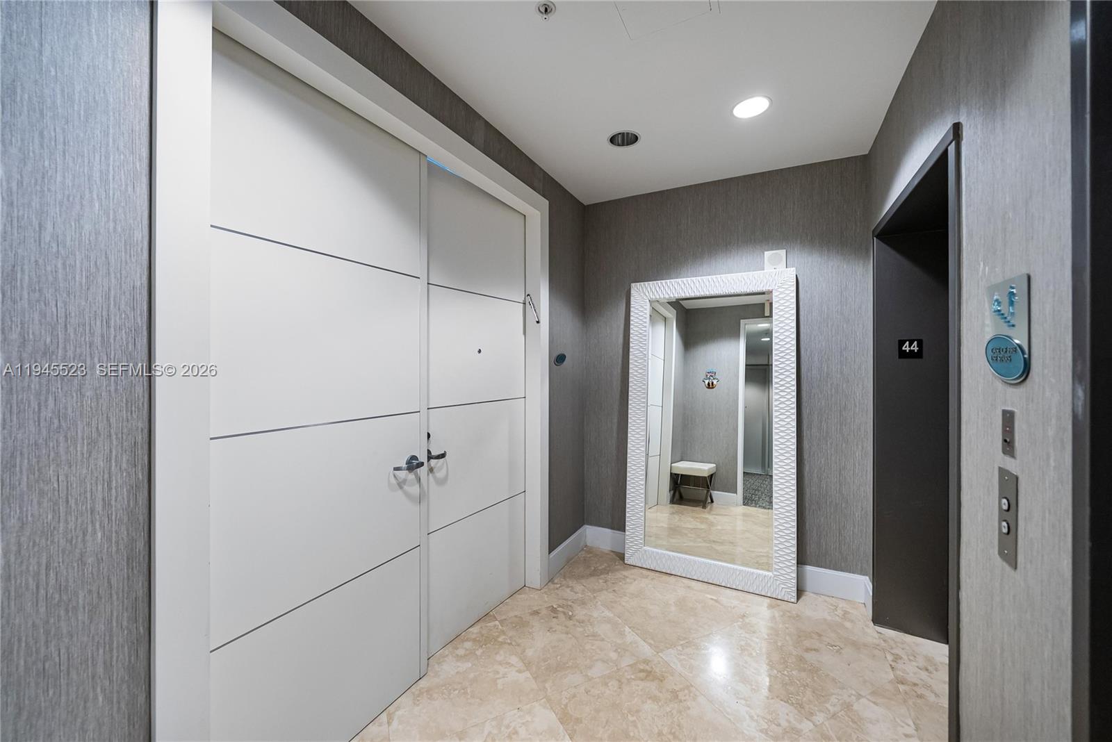 TRUMP ROYALE - Residential