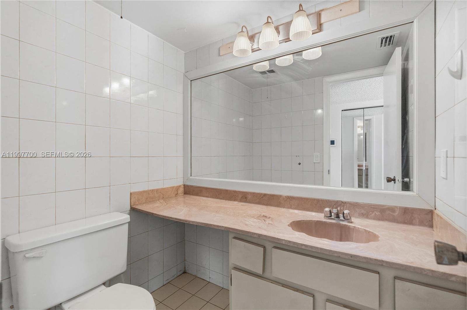FIRST ADDN TO CALUSA CLUB - Residential