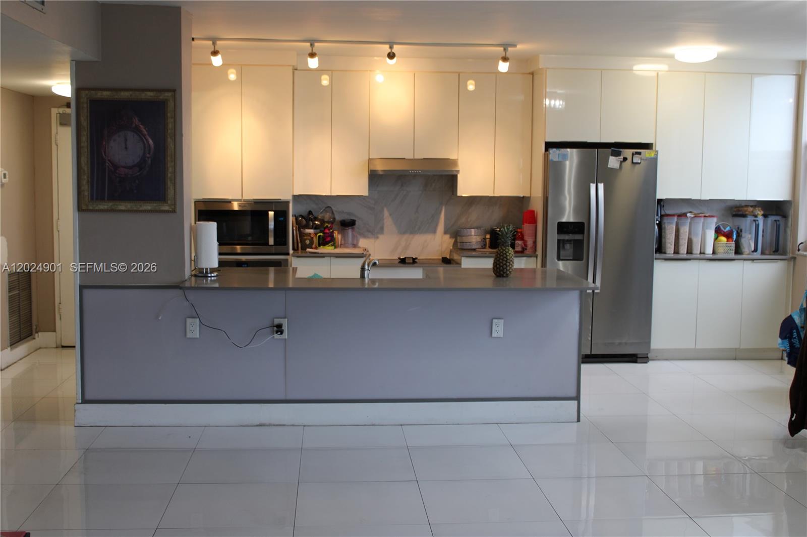 HILLCREST EAST NO 24 COND - Residential