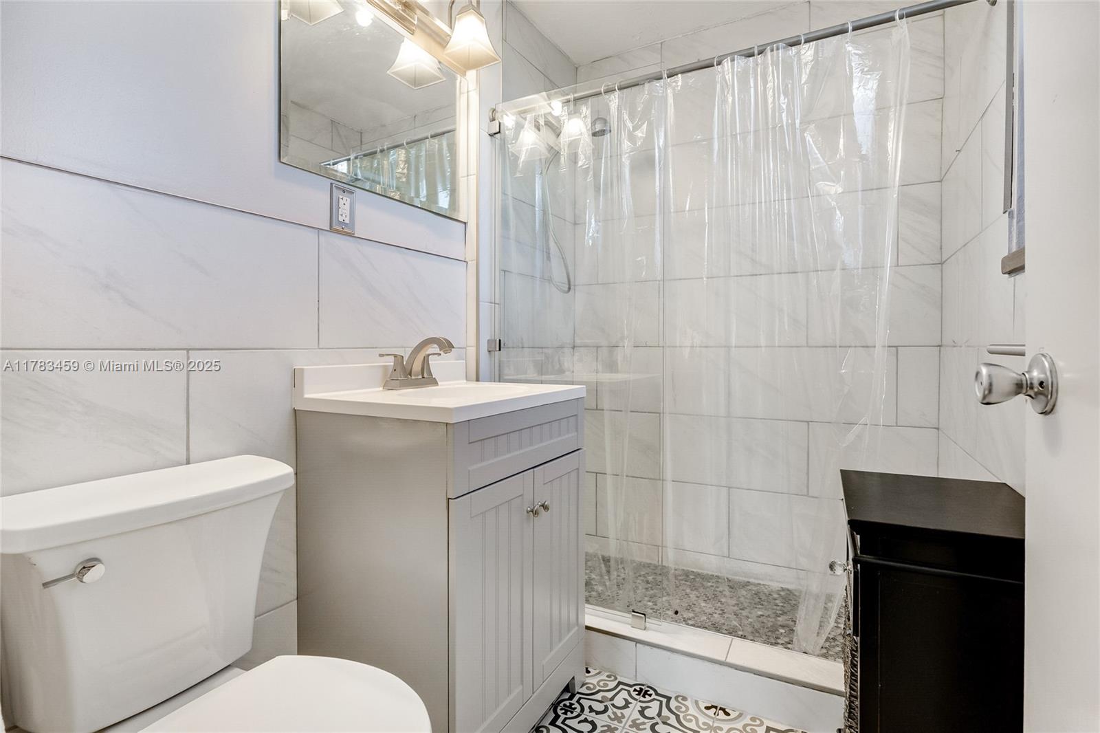 6345 Collins Ave 522