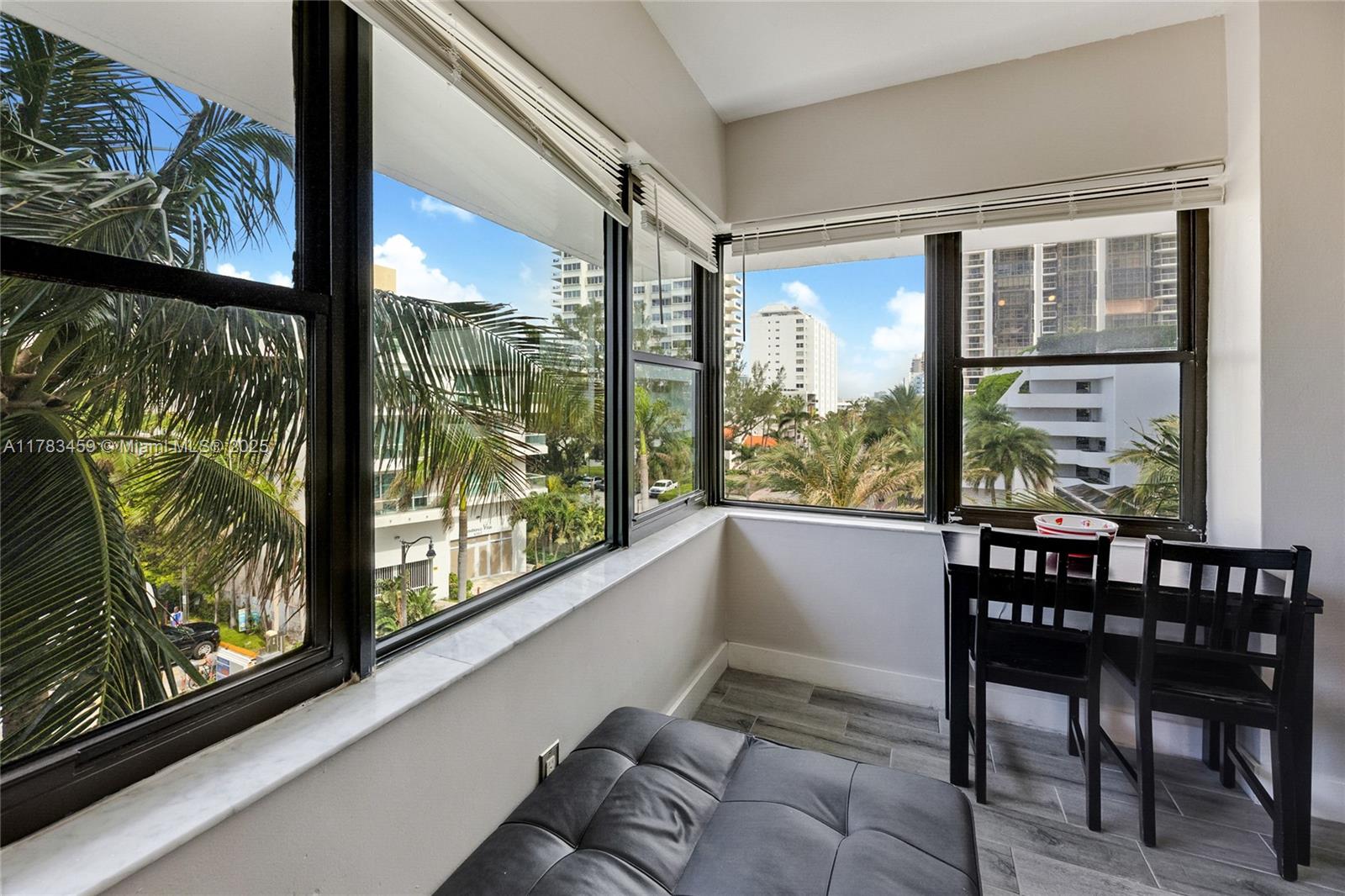 6345 Collins Ave 522