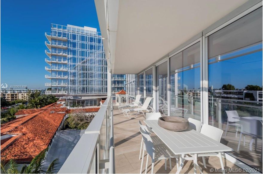 EXPERIENCE THE LUXURY & LEGENDARY FOUR SEASONS LIFESTYLE AT THE SURF CLUB by Pritzker Prize-winning architect, Richard Meier. Enjoy BREATHTAKING SUNSET VIEWS of Biscayne Bay from this beautiful and SPACIOUS FURNISHED 2 BED, 2.5 BATH RESIDENCE. Tenant Occupied Until 5/1/21. Property: 4 pools, Four Seasons Spa, 2 residents-only fitness centers, The Surf Club Restaurant by Thomas Keller, Le Sirenuse Restaurant & Champagne Bar, Winston's Pool Bar & 2 shops. As a resident, you will be serviced by a team of Four Seasons staff and have à-la-carte in-residence services including in-room dining, housekeeping, spa services, and provisioning.