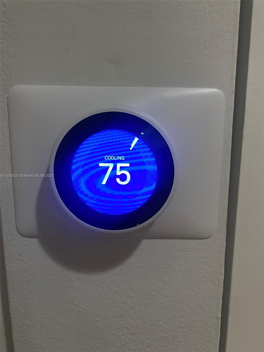 THE METROPOLITAN CONDO - Residential Lease