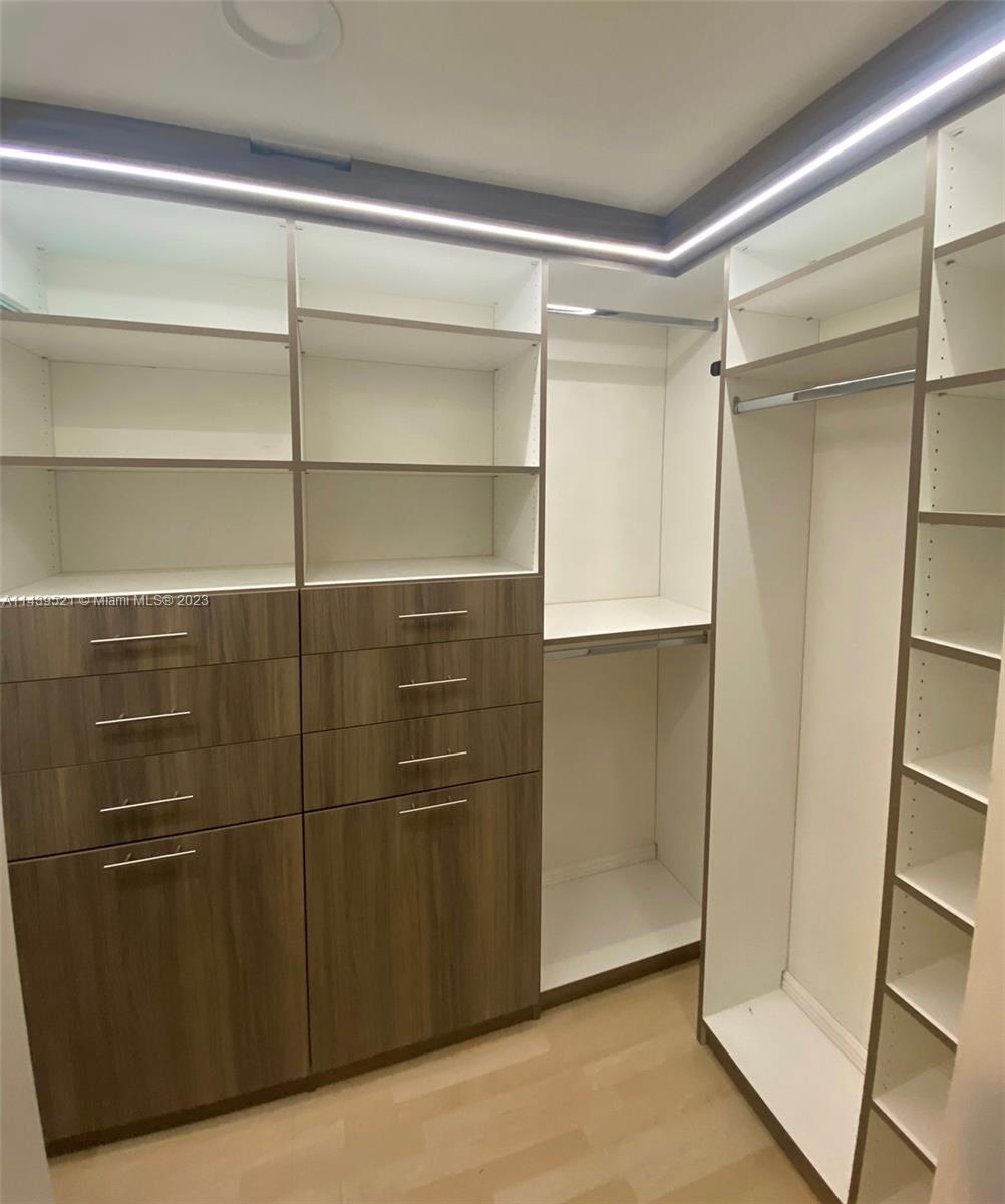 THE METROPOLITAN CONDO - Residential Lease