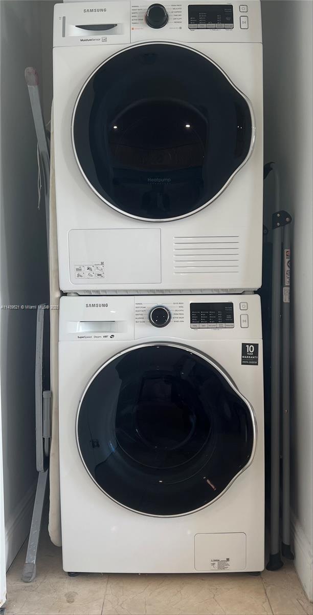 THE METROPOLITAN CONDO - Residential Lease