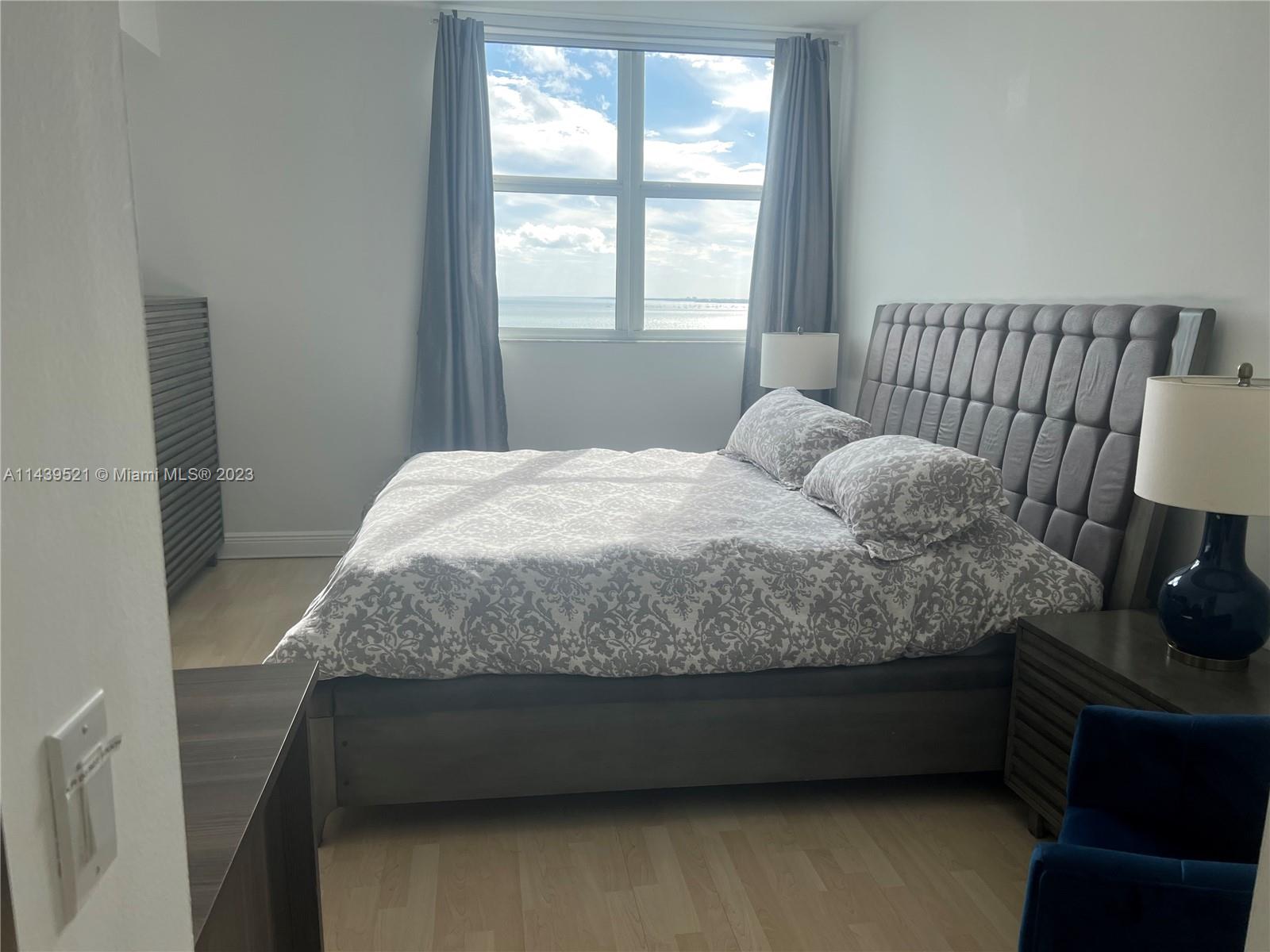 THE METROPOLITAN CONDO - Residential Lease