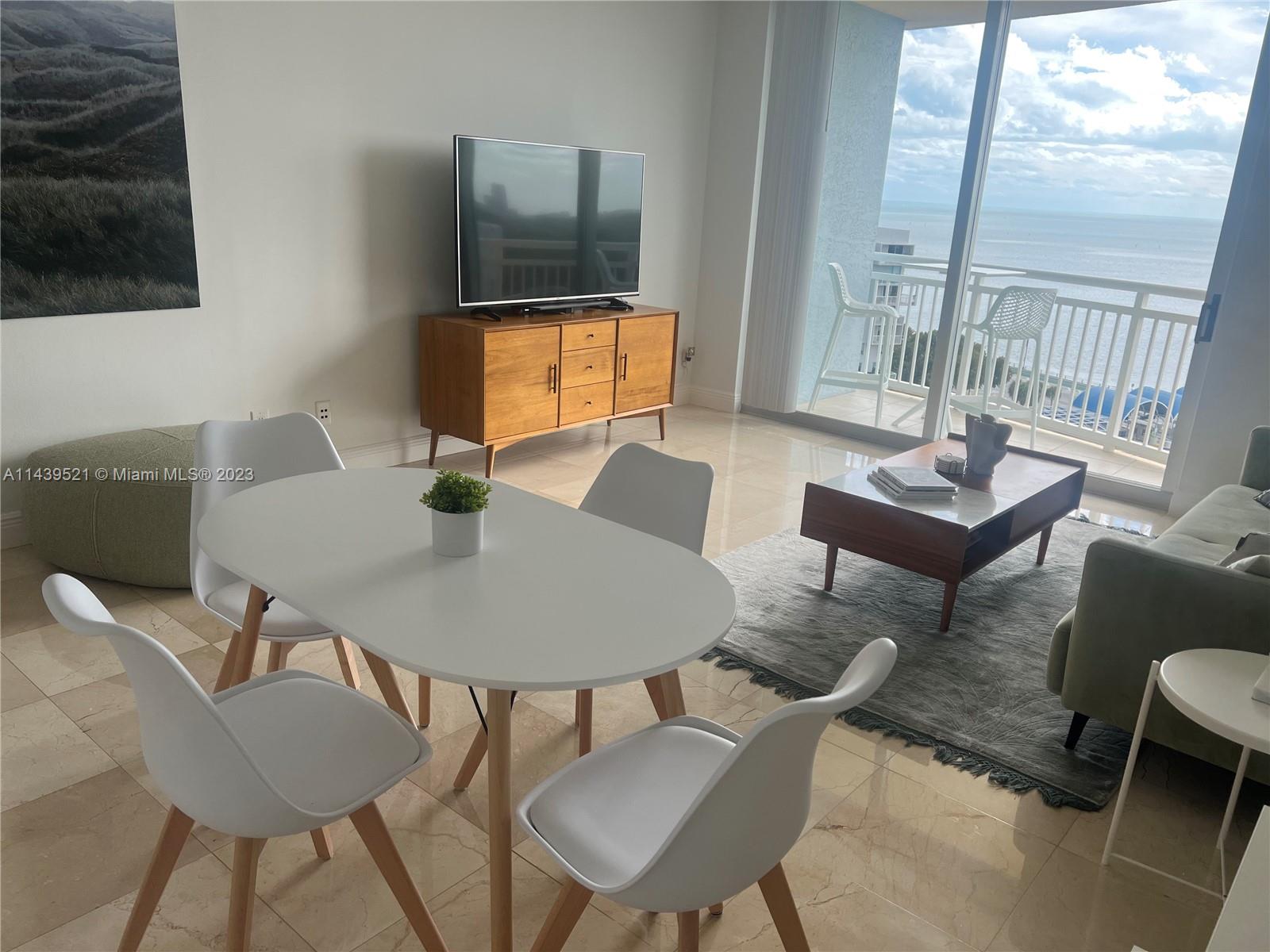 THE METROPOLITAN CONDO - Residential Lease