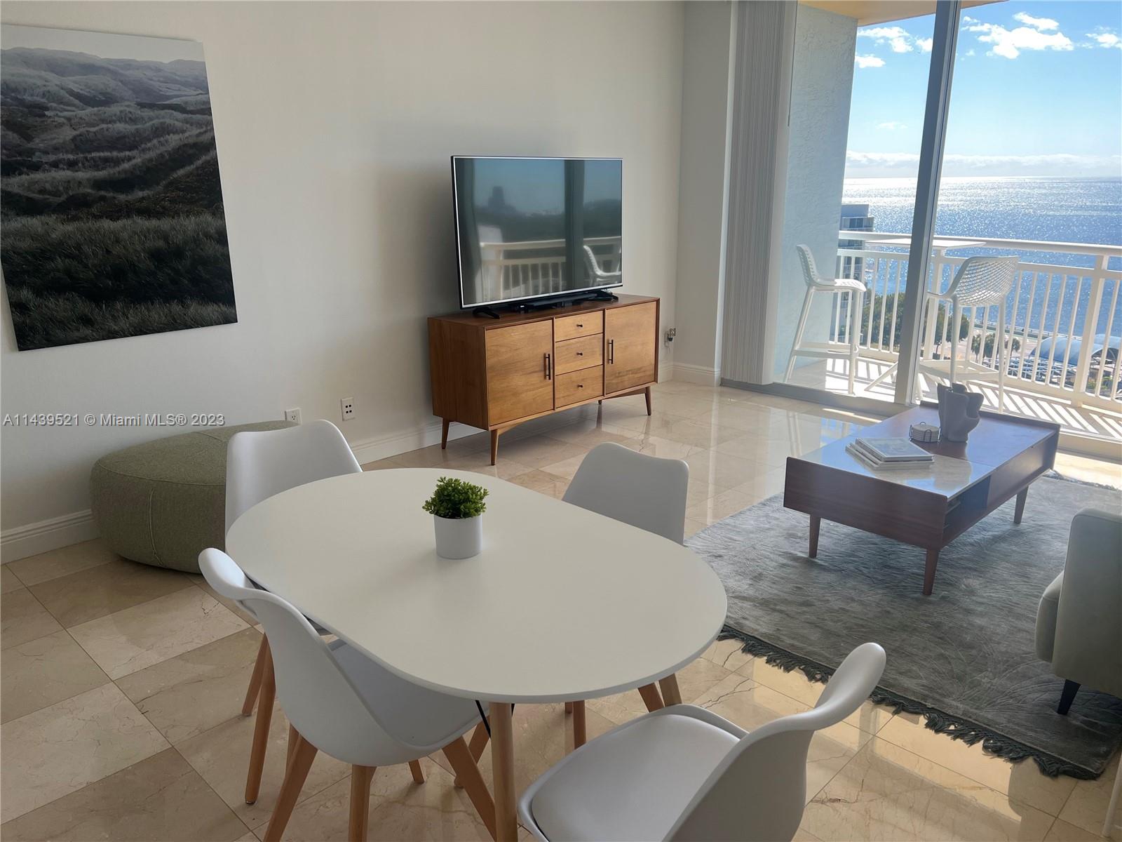 THE METROPOLITAN CONDO - Residential Lease