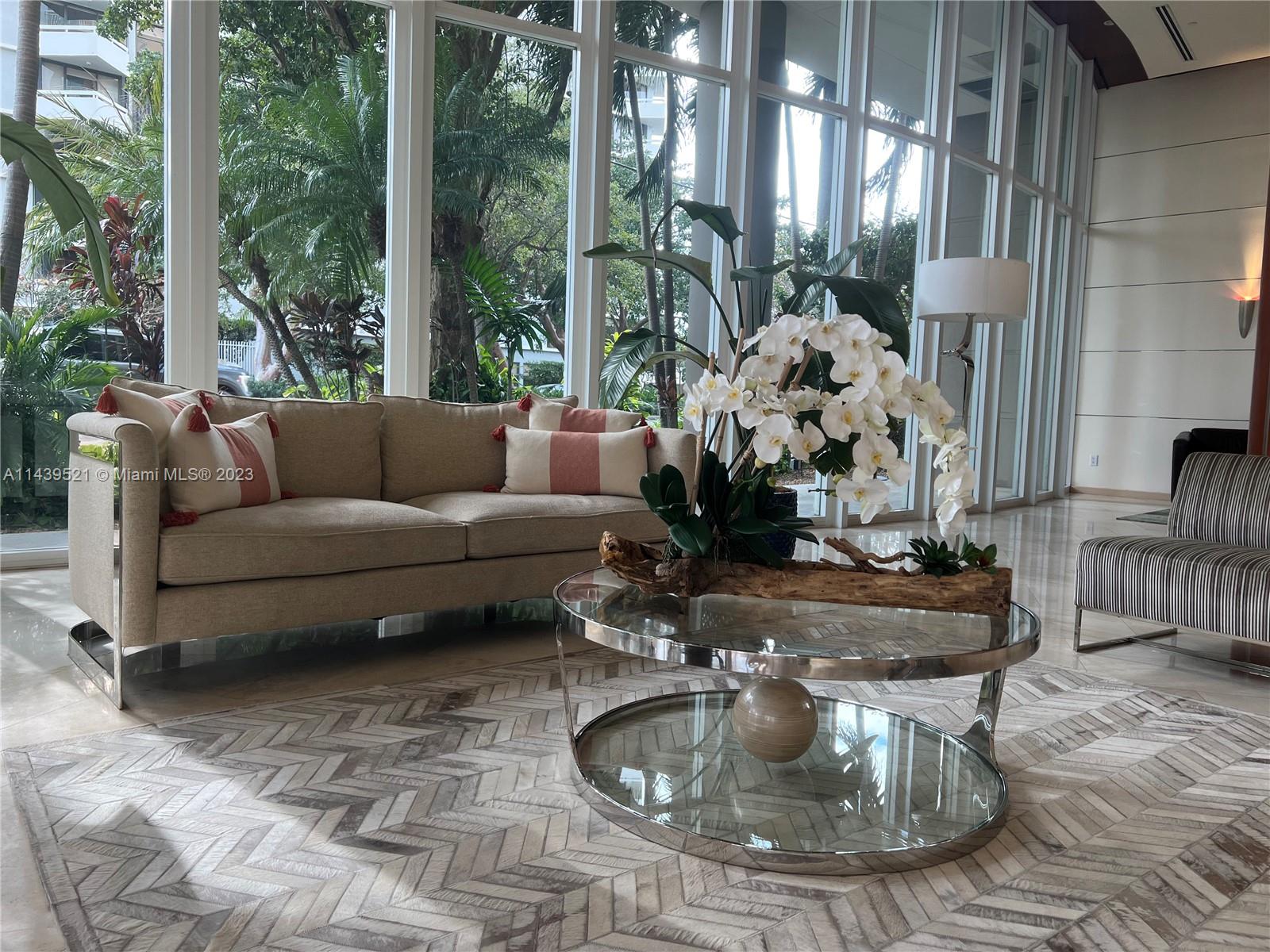 THE METROPOLITAN CONDO - Residential Lease