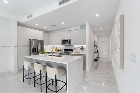 1571 NW 94TH Way 11 Coral Springs FL 33071