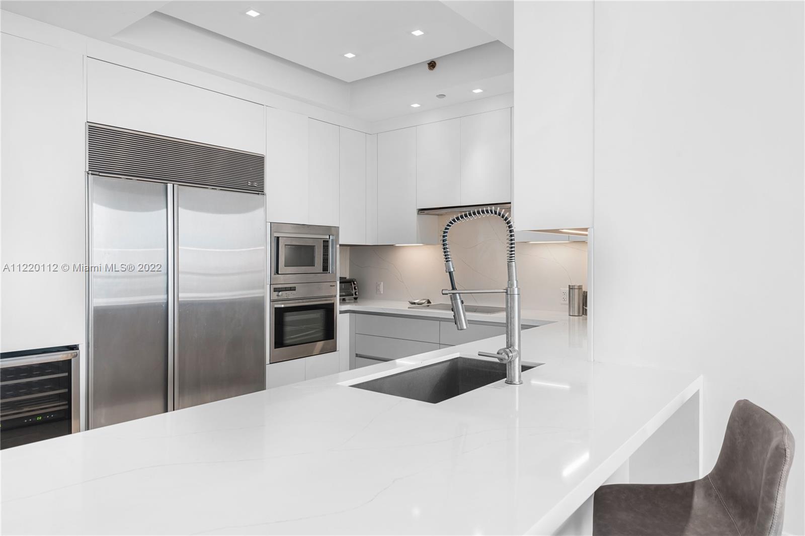 CONTINUUM ON SOUTH BEACH - Residential