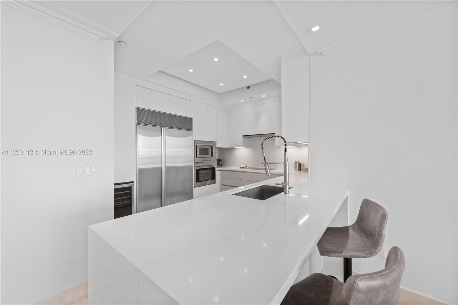 CONTINUUM ON SOUTH BEACH - Residential