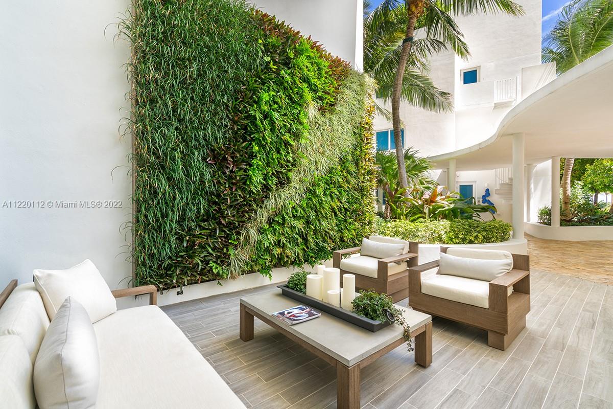 CONTINUUM ON SOUTH BEACH - Residential