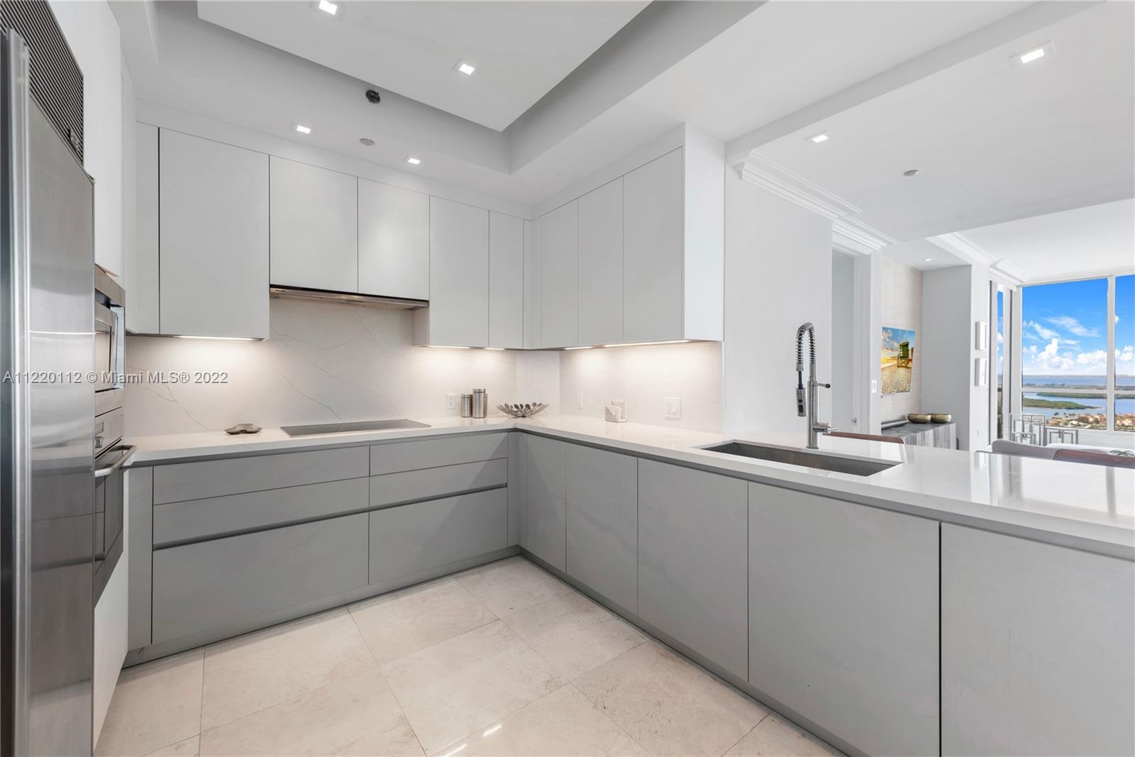 CONTINUUM ON SOUTH BEACH - Residential