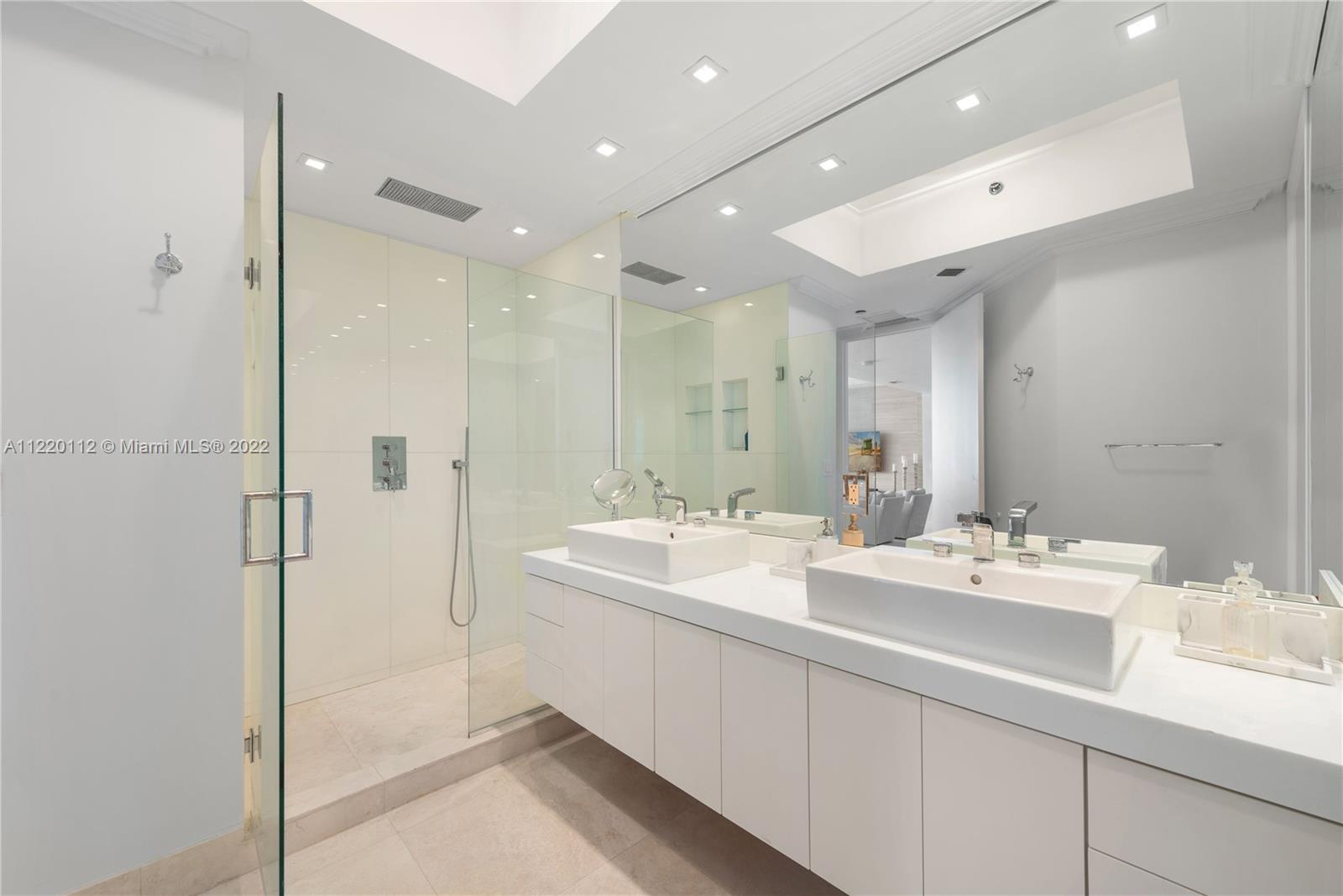 CONTINUUM ON SOUTH BEACH - Residential