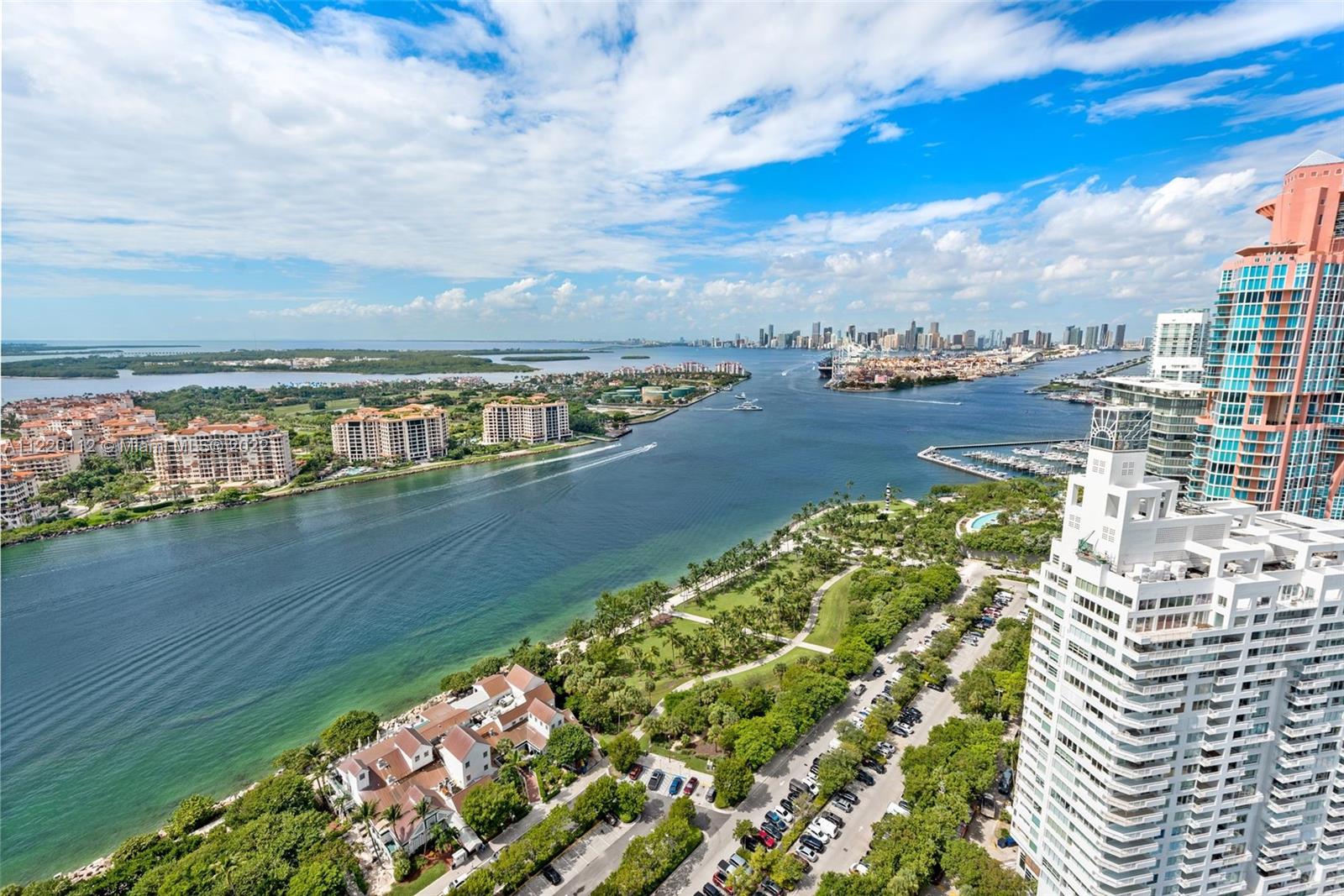 CONTINUUM ON SOUTH BEACH - Residential