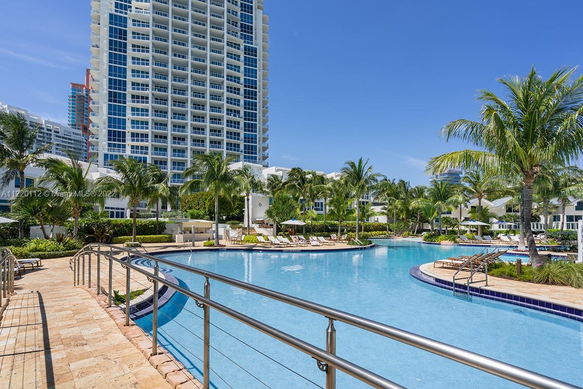 CONTINUUM ON SOUTH BEACH - Residential