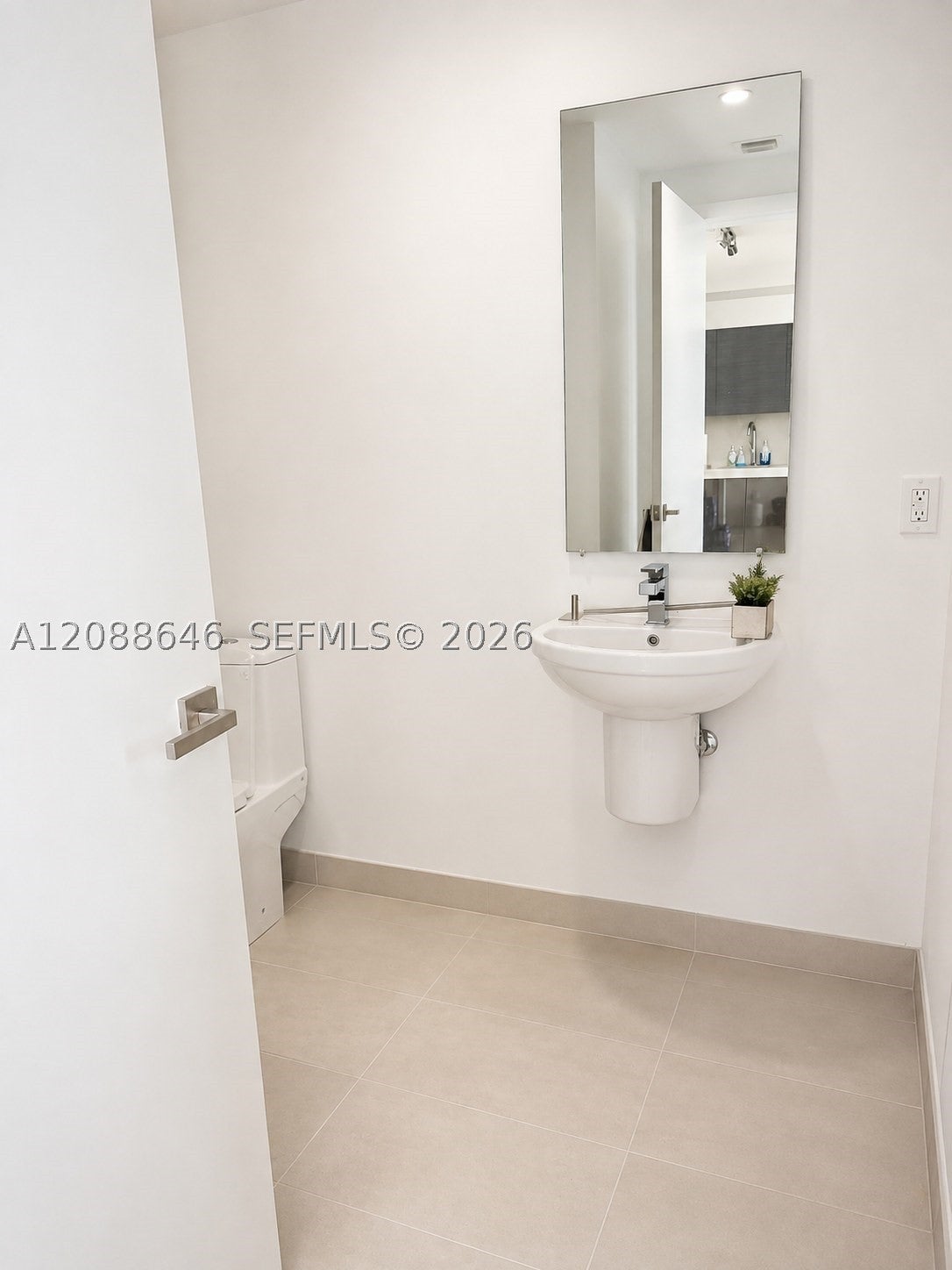 1080 Brickell Ave 907, Miami FL 33131